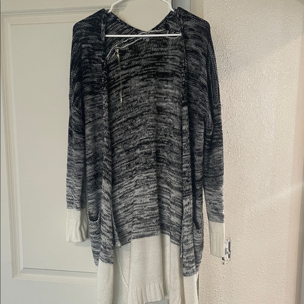 Women's Black and White Sweater